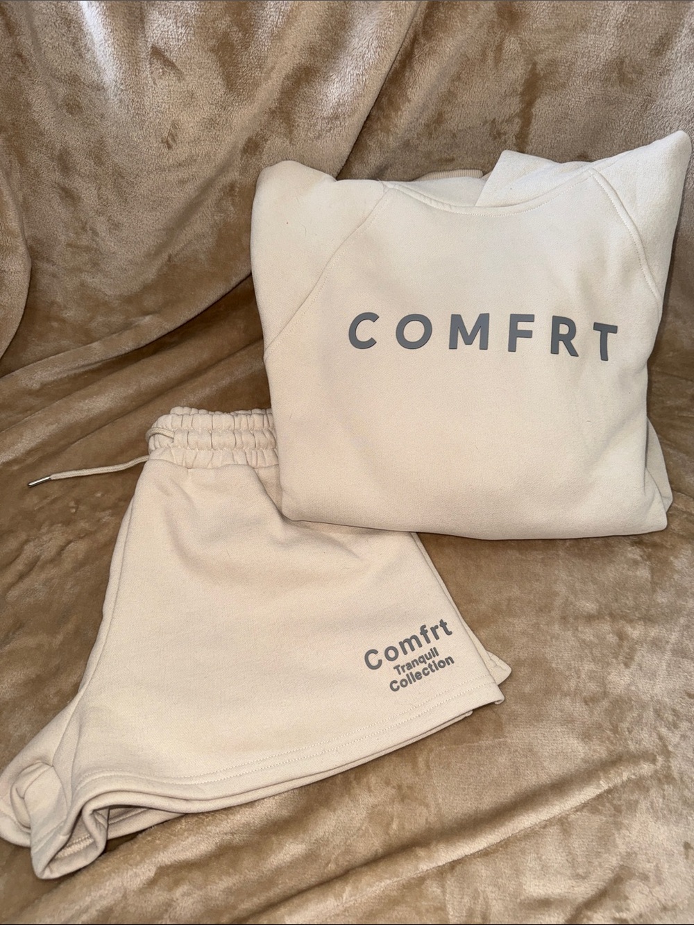 Comfrt Women’s Short and Sweatshirt Set